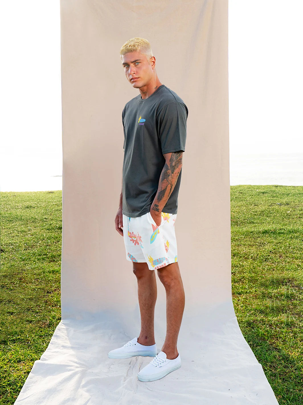 Temples Tee Charcoal