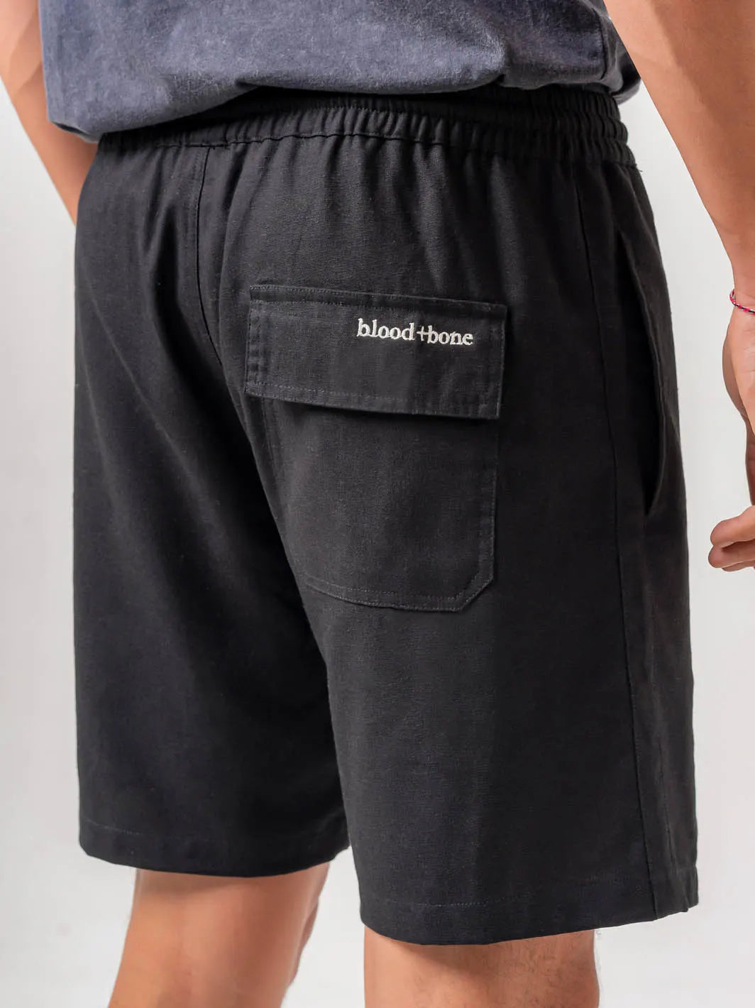 Wayward Short Black