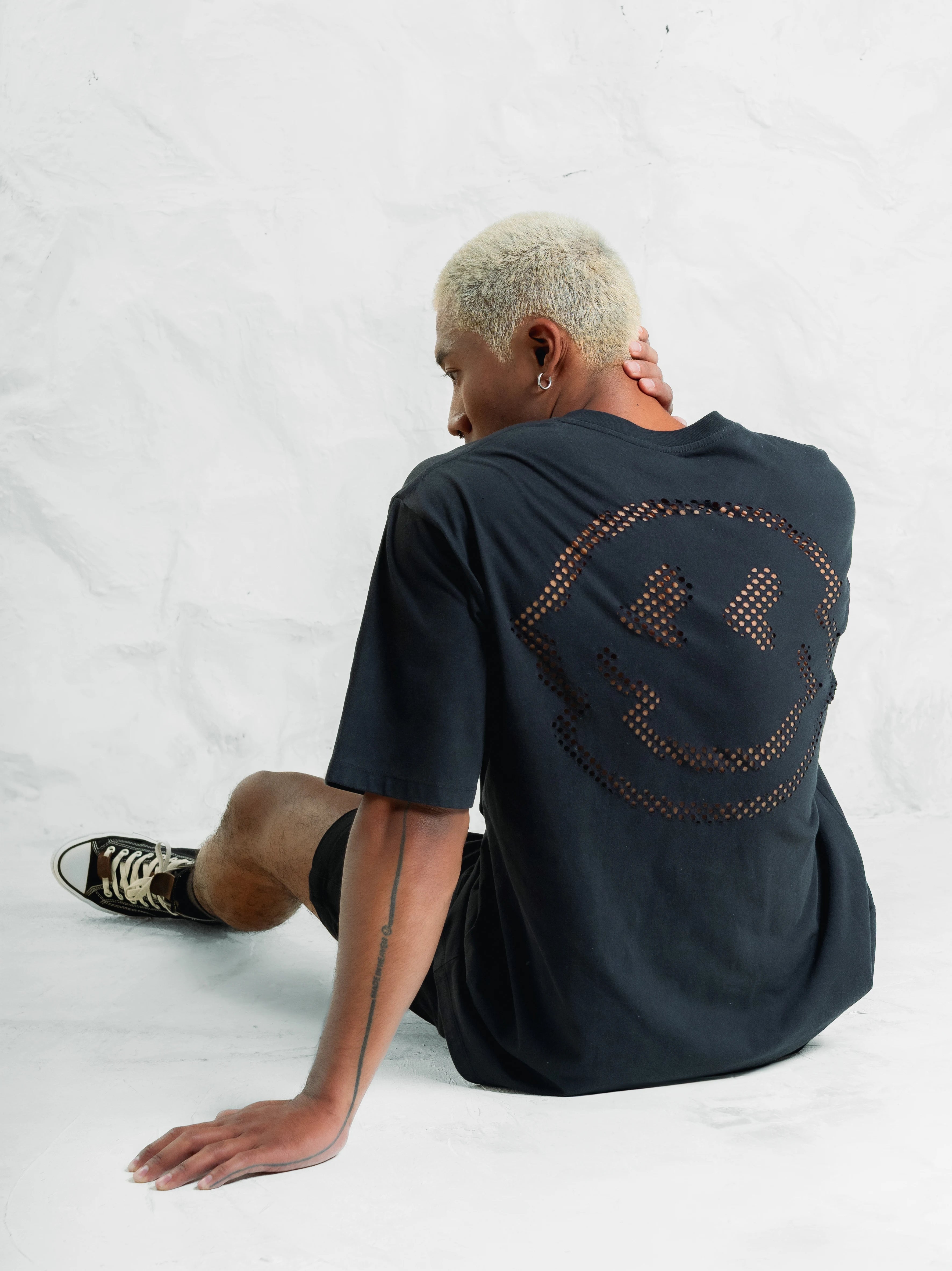 Hole Punch Tee Wash Black